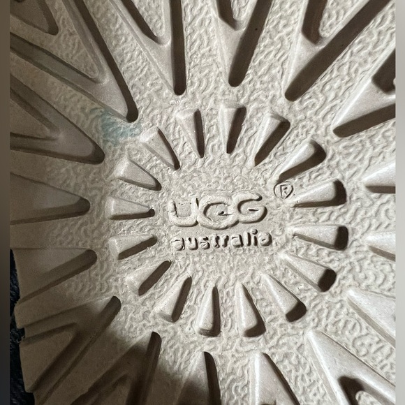 UGG Classic Toddler Size 6 Chestnut Suede Sheepskin Boots - Picture 10 of 10